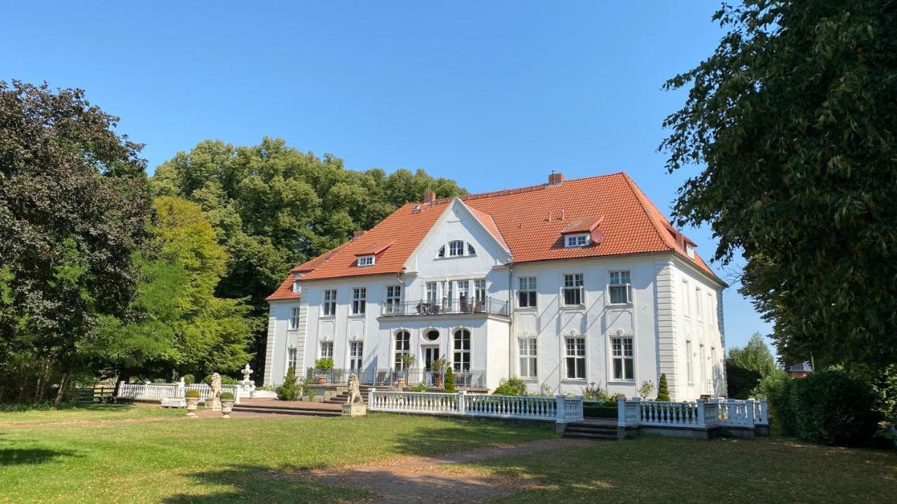 Schloss Badow Экстерьер фото